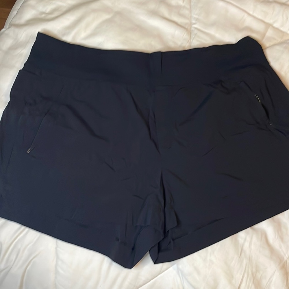 Athleta Trekkie North short